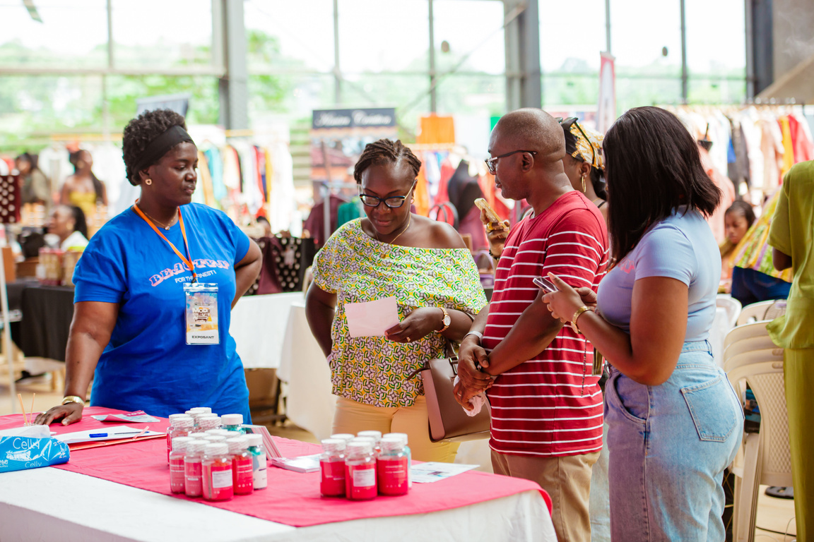 Visiteurs et exposants à The Expo